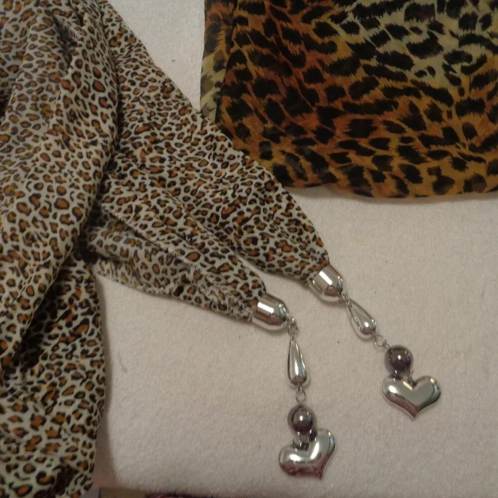 ROLLED ANIMAL SPOTS SCARF W METAL HEARTS CHARMS SM CHIFFON ANIMAL SCARF LOT